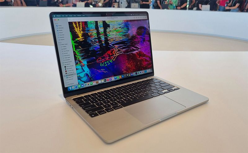 Màn hình MacBook Air M2 cho hiển thị hình ảnh sắc nét